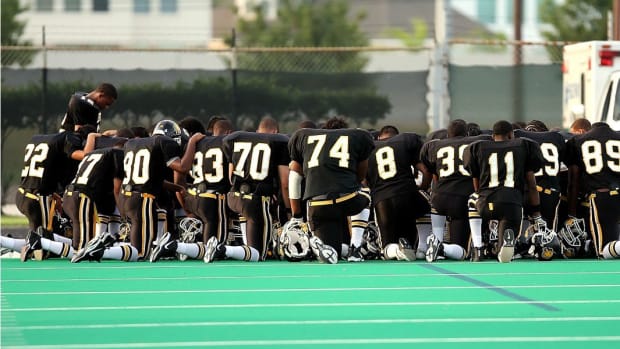 High School Athletes Pray Before Game, Defying New Ban (Photos) Promo Image