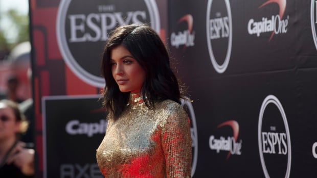 Kylie Jenner Conceals Tummy In Video Shoot With Sisters Promo Image