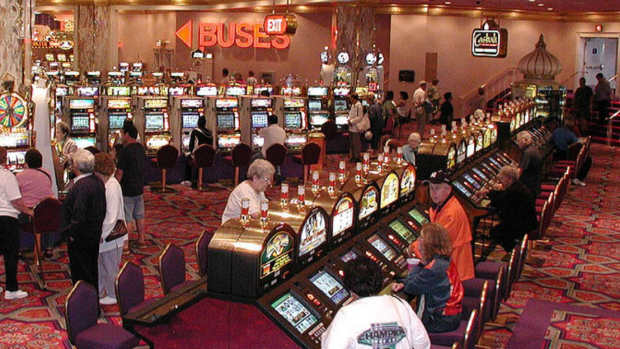 Man Accused Of Leaving Kids In Car While Gambling  Promo Image