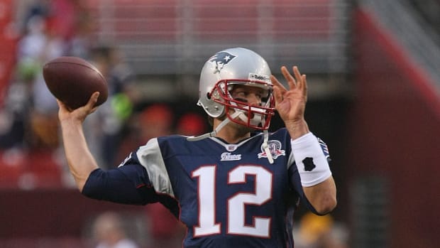 Tom Brady Ridiculed For Dropping Pass (Photos) Promo Image