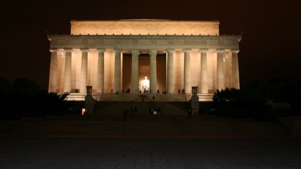 Man Accused Of Vandalizing Lincoln Memorial (Photo) Promo Image