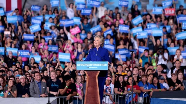 Poll: Majority Wants Clinton To Leave Public Stage Promo Image