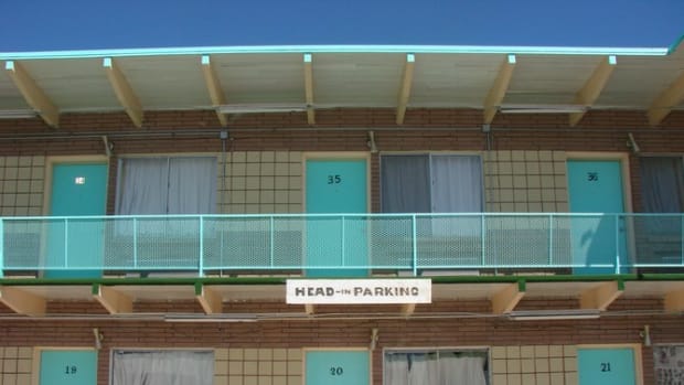 Police Run Out Of Motel In Tears After Finding 3 Women's Sick Use For Sheets Promo Image