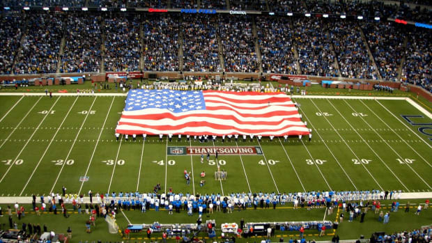 NFL Stadium Worker Quits After Team Kneels For Anthem (Photos) Promo Image