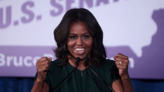 Michelle Obama's Beach Outfit Sparks Debate (Photos) Promo Image