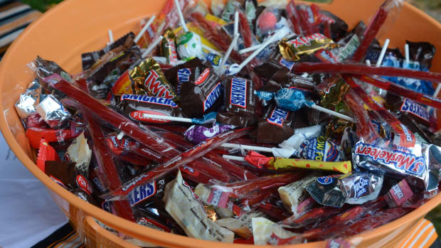 Trick-Or-Treater Finds Empty Bowl, Leaves His Own Candy (Video) Promo Image