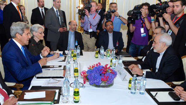 secretary_kerry_iranian_foreign_minister_zarif_sit_down_for_second_day_of_nuclear_talks_in_vienna_featured.jpg