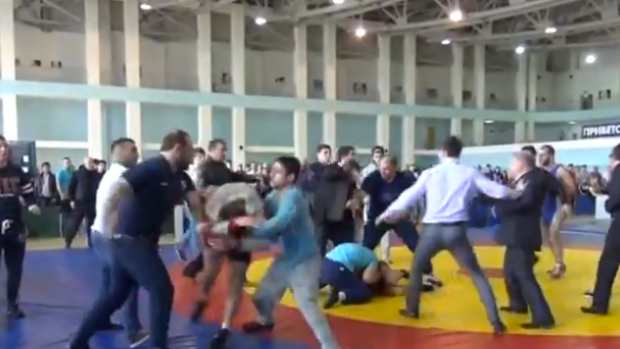 russiawrestlersbrawl_featured.jpg