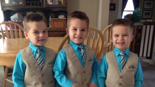 Grandmother Of Triplets Receives $300 Tip (Photo) Promo Image