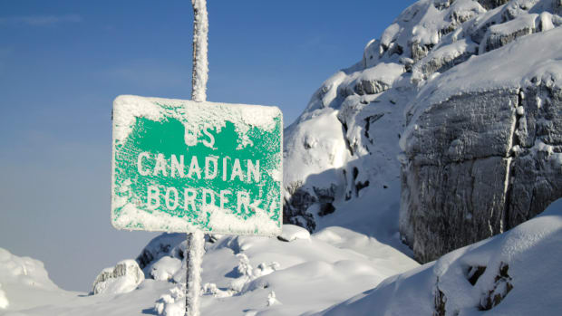 Sign for Canada's Border