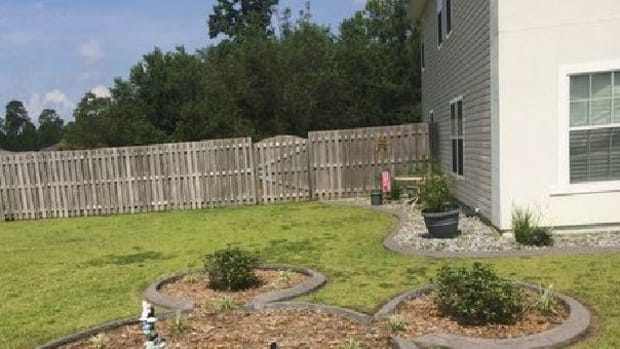 Homeowners Association Takes Issue With Woman's 'Controversial' Lawn Tribute (Photo) Promo Image