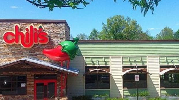 Couple Suspects Chili's Waiter Tampered With Their Drink, Takes Immediate Action Promo Image