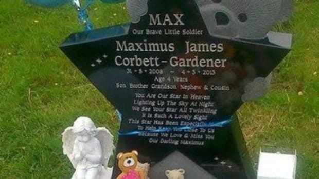 Council Removes 4-Year-Old's Headstone All Because One Person Complained (Photo) Promo Image