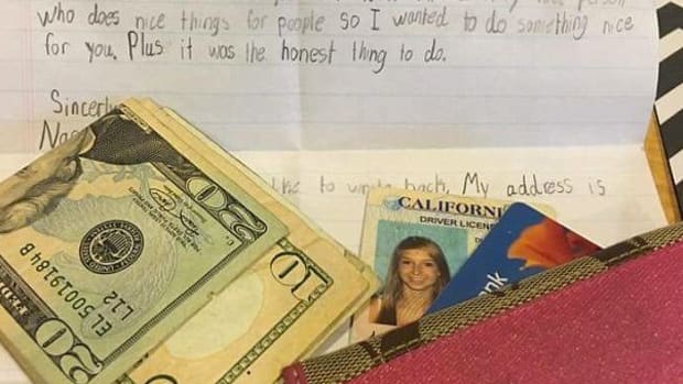 A woman's lost wallet with a note attached