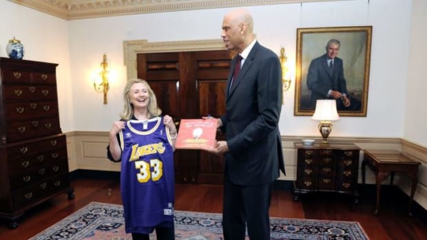 NBA Legend Kareem Abdul-Jabbar Endorses Clinton Promo Image