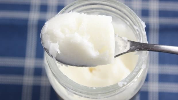 Here's Why You Should Eat Coconut Oil Every Day Promo Image