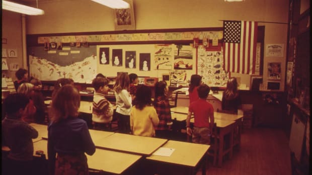 A vintage photo showing kids reciting the pledge in 1973.