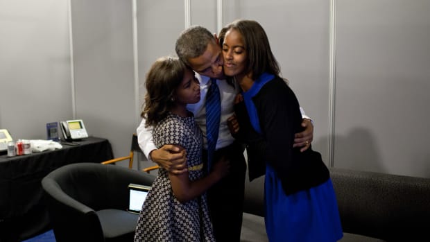 president obama with his daughters in 2012