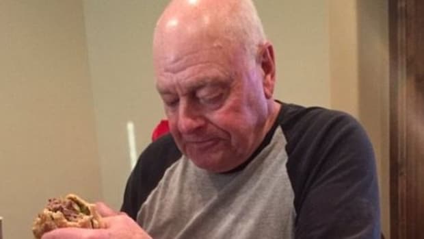 Grandpa Eats Burger Alone In Heartbreaking Photo (Photo) Promo Image