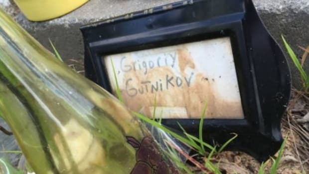 Woman Notices Peculiar Note On Father's Coffin, Makes Disturbing Discovery (Photos) Promo Image