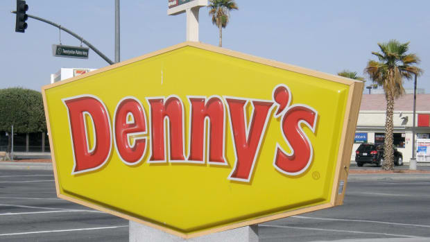 Denny's Sign.