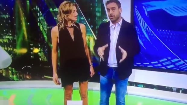 Weather Reporter Has Unfortunate Wardrobe Malfunction On Live Tv
