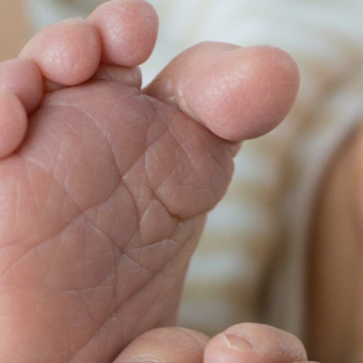 baby stuns midwife after walking
