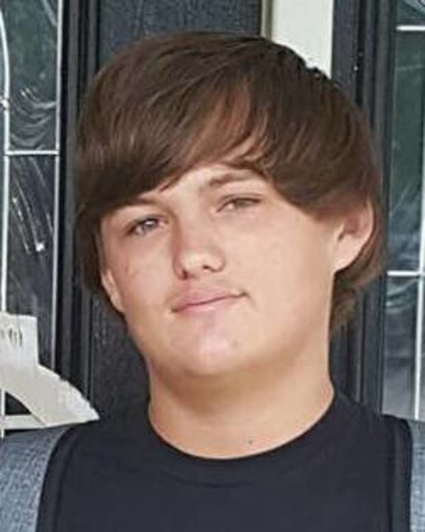 Boy's Clinton T-Shirt Sparks Controversy (Photo) Promo Image