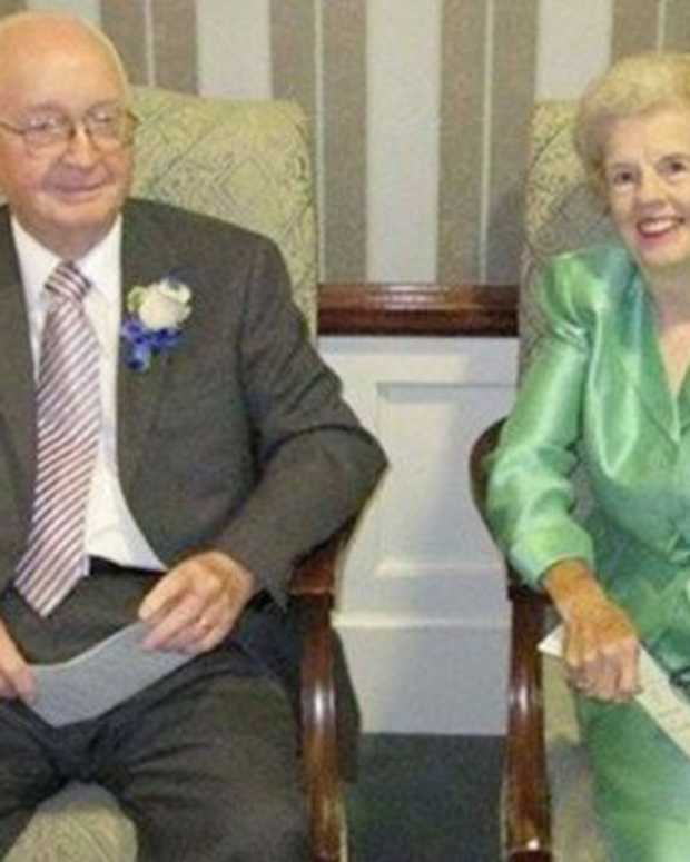 'Please Don't...': Husband Finds Unexpected Note Just Days After His Wife Passed Away (Photos) Promo Image