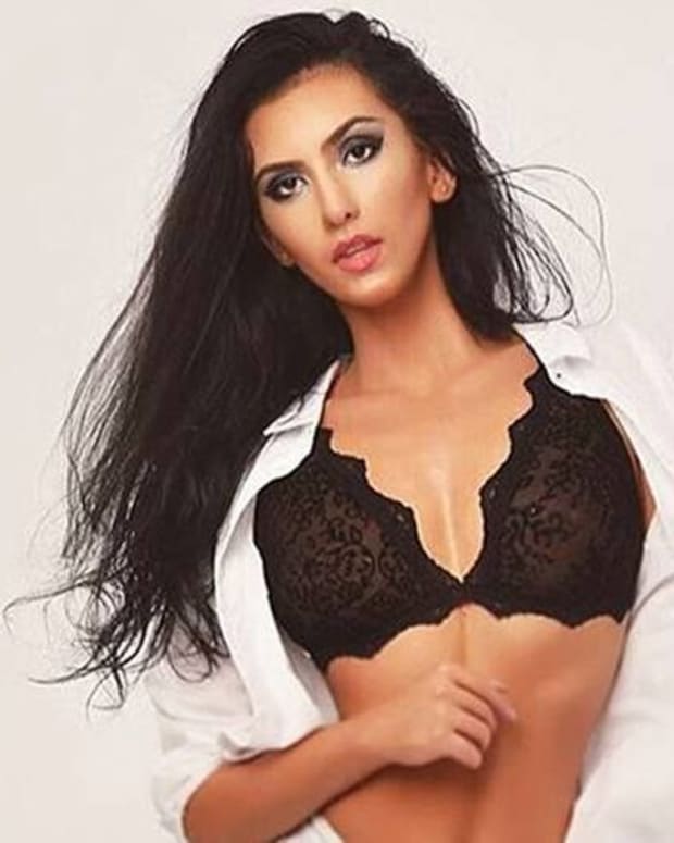 romanian-girl-sells-virginity-photos-young-teen-girls-in-shower