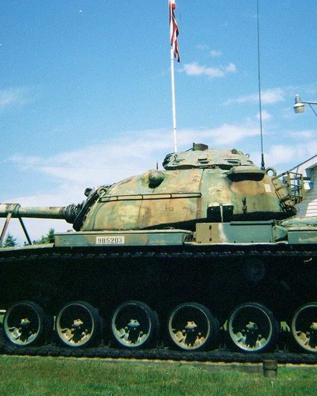 Man Shoots 820-Pound Wild Hog In His Front Yard (Photos) - Opposing Views