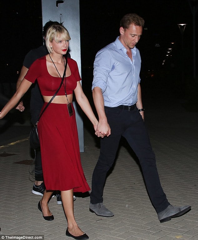 Did Taylor Swift Get Massive Breast Implants? You Make The Call (Photos) Opposing Views