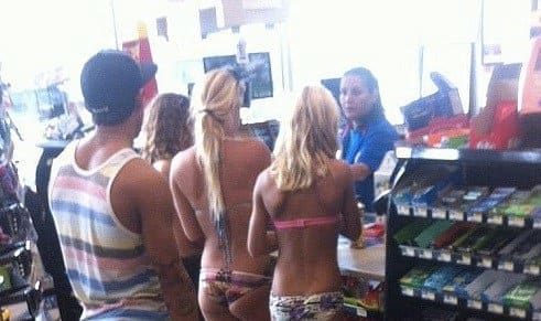 Can You Spot What's Wrong With This Picture Of 2 Girls In ...