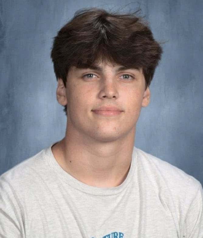 High school student Austin Metcalf, 17, Photo Credit: @Chicago1Ray/X