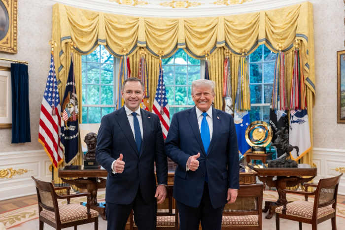 US President Donald Trump and President of Poland Karol Nawrocki giving thumbs up to the camera in the Oval Office, Photo Credit: #Nawrocki2025/X
