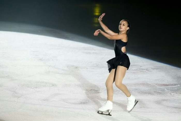 Action shot of 15 year old figure skater Matilda Ferrari on the ice, Photo Credit: aliie/X