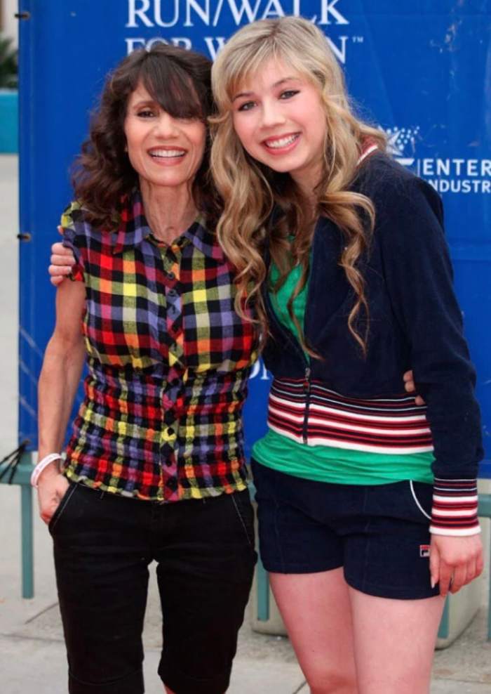 Jennette McCurdy with her mom Debra, Photo Credit: Obiscure Nick/X