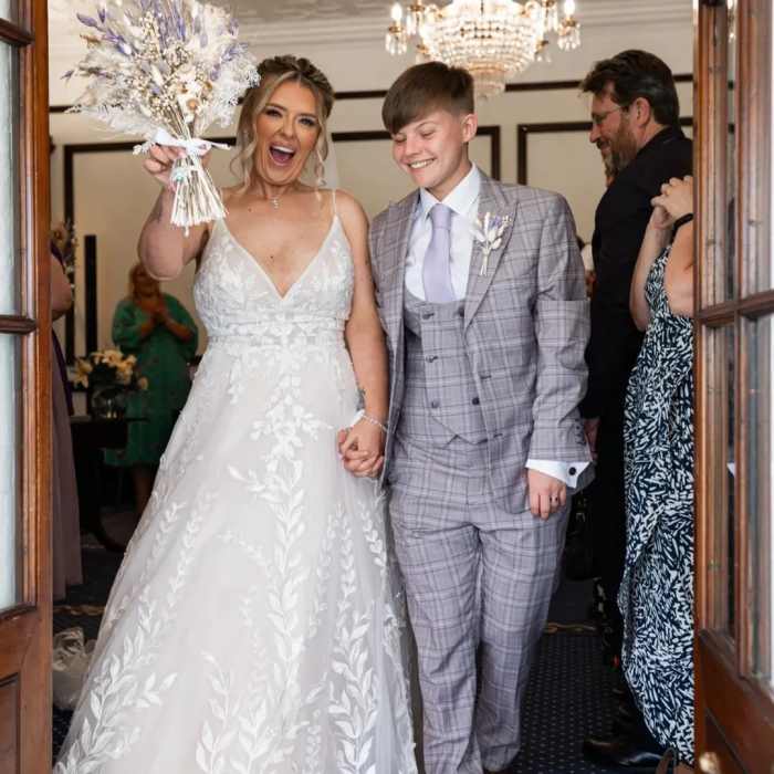 Hannah and Lauren Kaye on their wedding day, Photo Credit: thekayefam_/Instagram