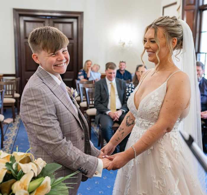 Hannah and Lauren Kaye on their wedding day, Photo Credit: thekayefam_/Instagram