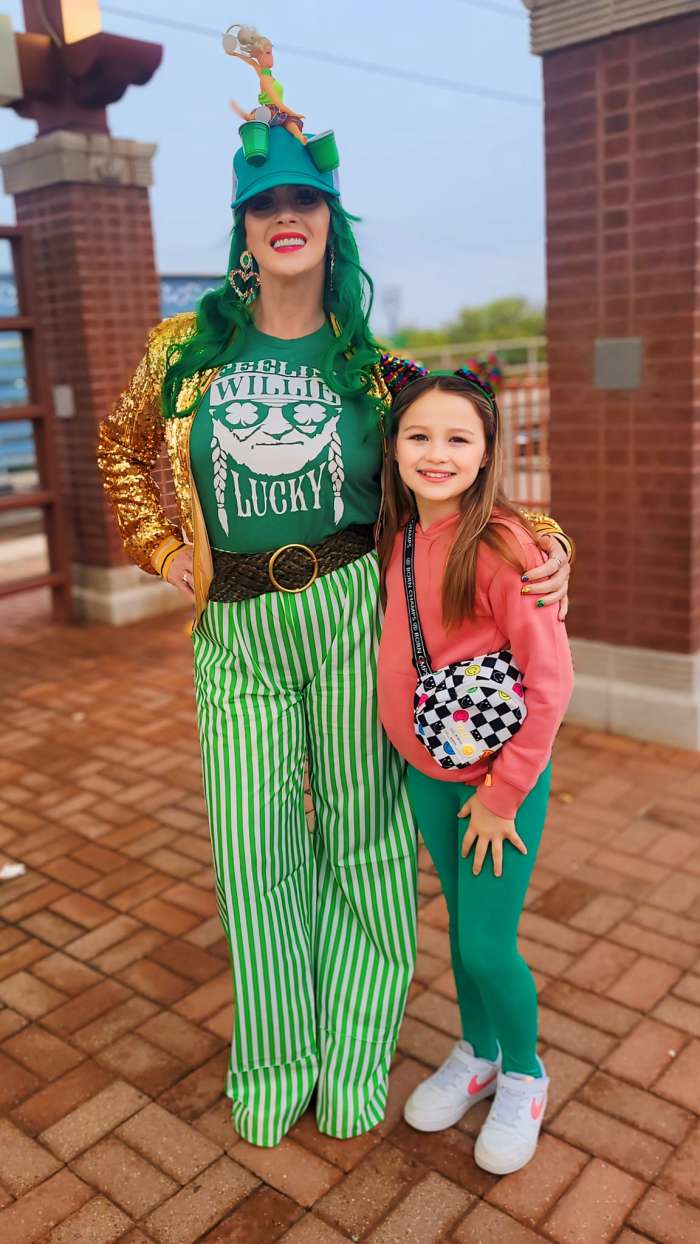Brandalyn Mae Porter posing with a little girl next to her, Photo Credit: Brandalyn Mae Porter/Facebook