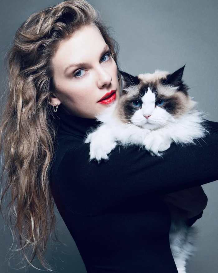 Taylor Swift holding her cat, Photo Credit: taylorswift/Instagram