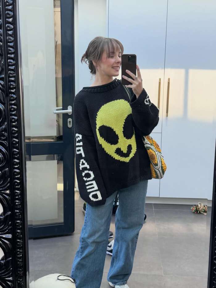Kelsey Henson the wife of Hafthor Julius Bjornsson taking a selfie in front of a mirror, Photo Credit: kelc33/Instagram 