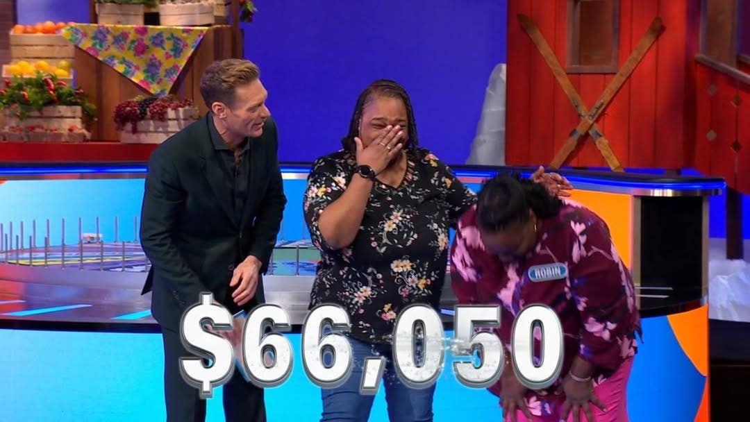 Show host Ryan Seacrest, contestant Robin and her sister Rosalyn in a 'Wheel of Fortune' episode's bonus round, Photo Credit: wheelwatchershub/Instagram