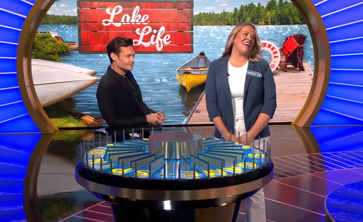 Show host Ryan Seacrest and contestant Kristyn Hobbs in a 'Wheel of Fortune' episode, Photo Credit: Wheel of Fortune/Youtube
