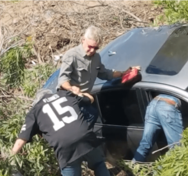 Harrison Ford talking to police officer beside a crashed vehicle, Photo Credit: 7Life/Facebook