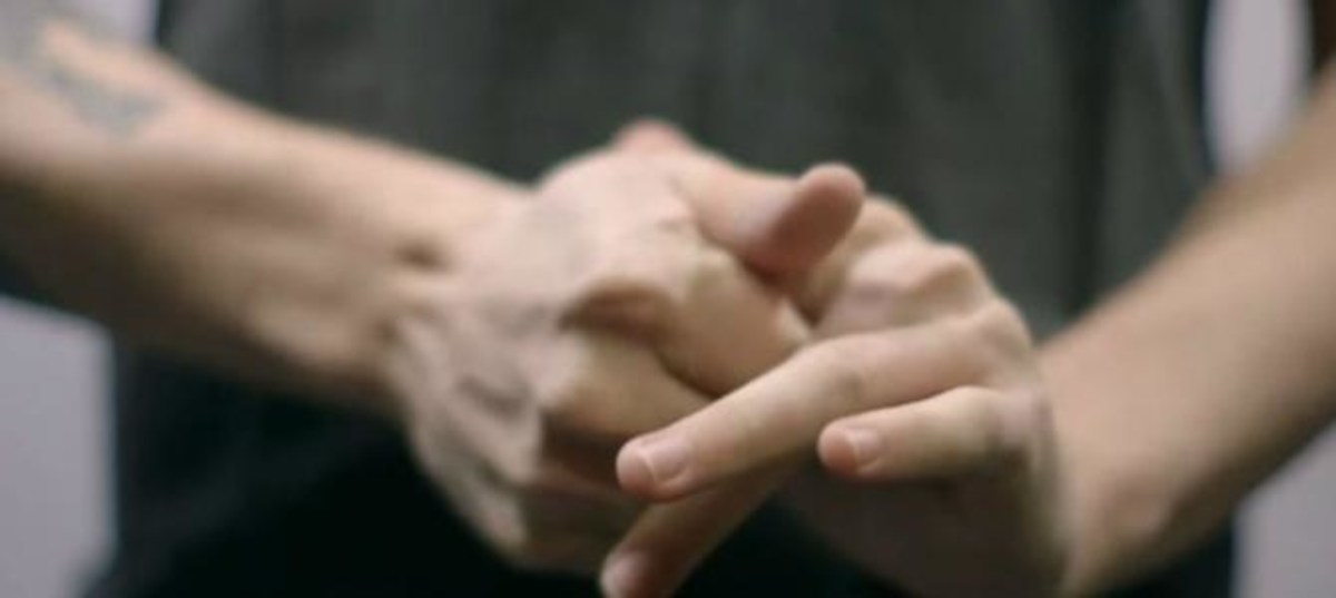 This Is What Actually Happens When You Crack Your Knuckles (Video