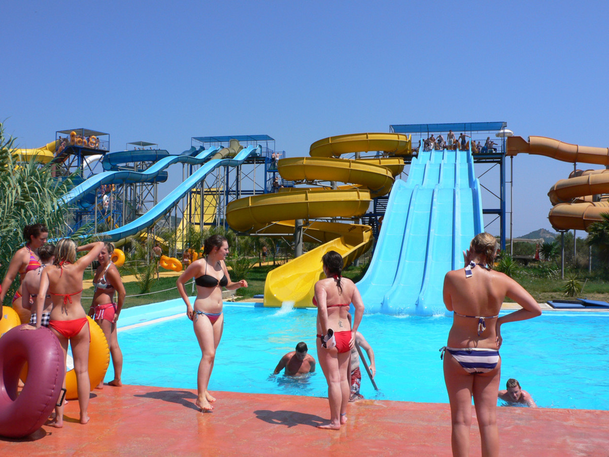 An Arkansas water park manager issued a public apology to a nursing mother ...