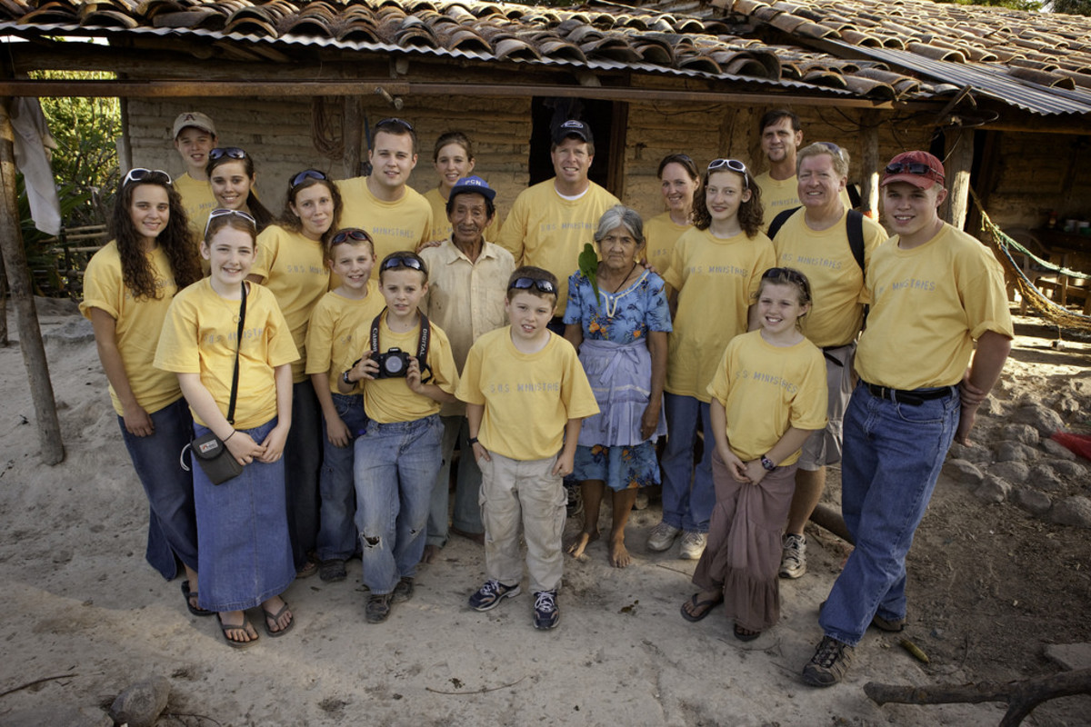 [PHOTO] Duggar Family Post on Social Media Creates HUGE Controversy, Do