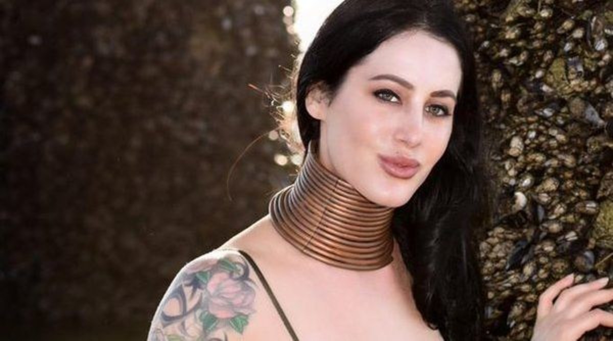 Woman Spends Years Stretching Neck To Look Like Giraffe (Photos