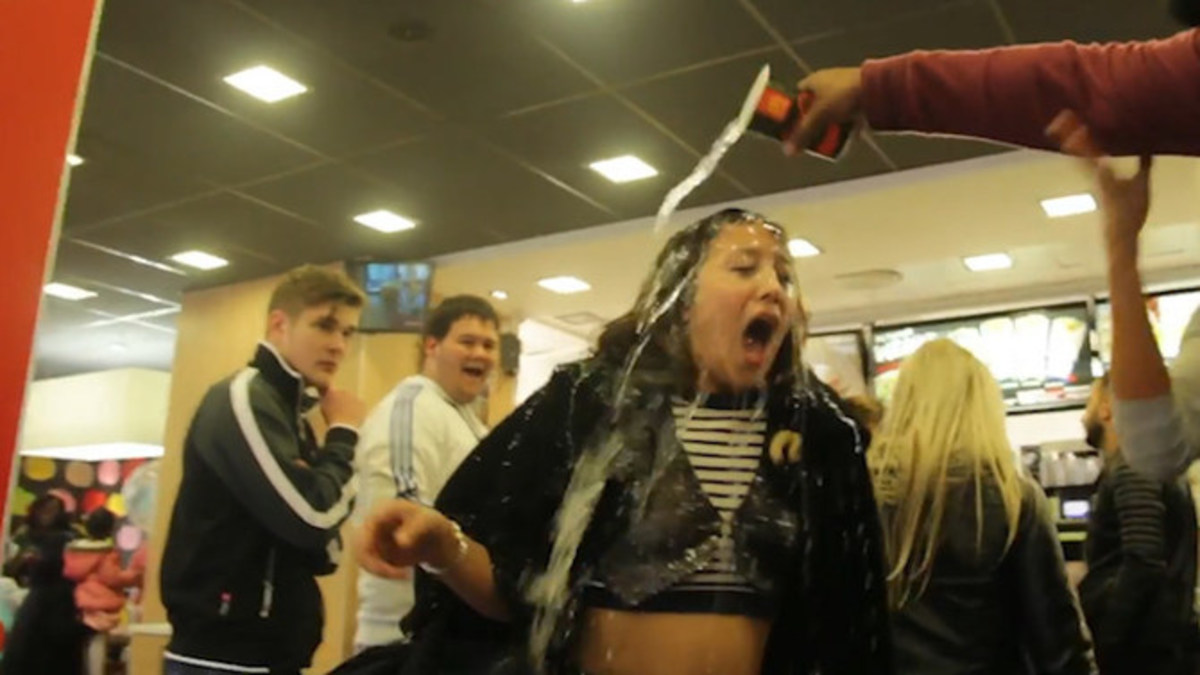 Girl Screams At Overweight Man For Eating At McDonald's ...